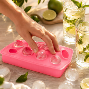 Moderne rosa Silikon Eisw&uuml;rfelform f&uuml;r kleine Eiskugeln