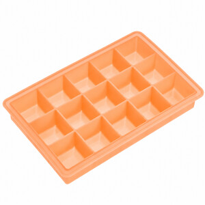 Orange Silikon-Eiswürfelform freigestellt auf...