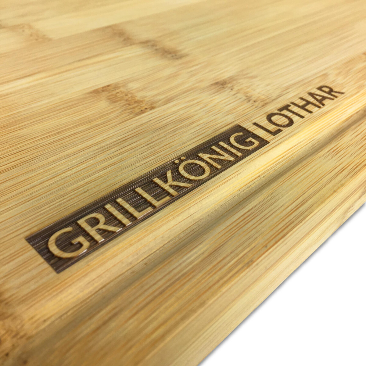 Premium Holzschneidbrett GRILLK&Ouml;NIG Bambus personalisiert mit Wunschnamen