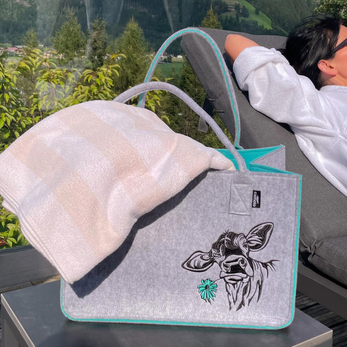 Camolo Filz-Einkaufstasche COW T&uuml;rkis-Grau mit Kuhmotiv 40 &times; 27 &times; 27 cm