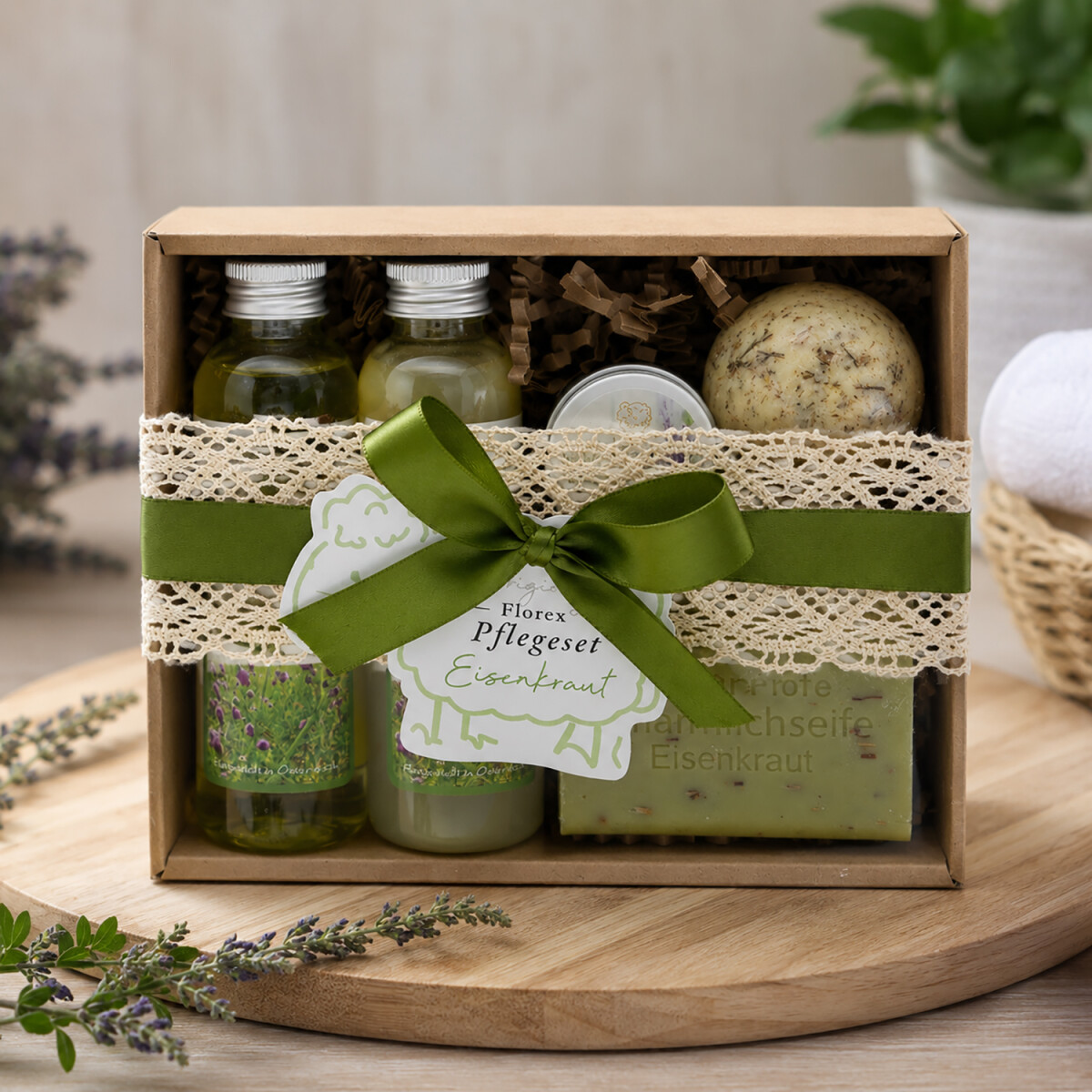 Liebevoll verpacktes Wellness Geschenkset mit Eisenkraut Duft, Badeprodukten und Schafmilchseife als Geschenkidee f&uuml;r besondere Anl&auml;sse