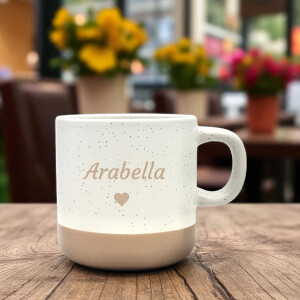 Steingut Tasse personalisiert mit Wunschnamen und Herz