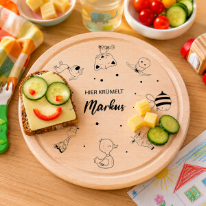 Rundes Schneidebrett f&uuml;r Kinder Ahorn 22 cm Hier kr&uuml;melt - personalisiert